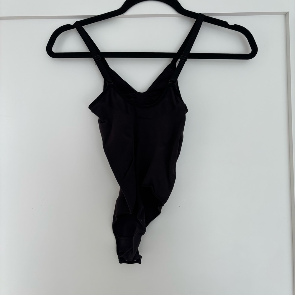 Skims seamless sculpt thong bodysuit - Picture 5 of 8
